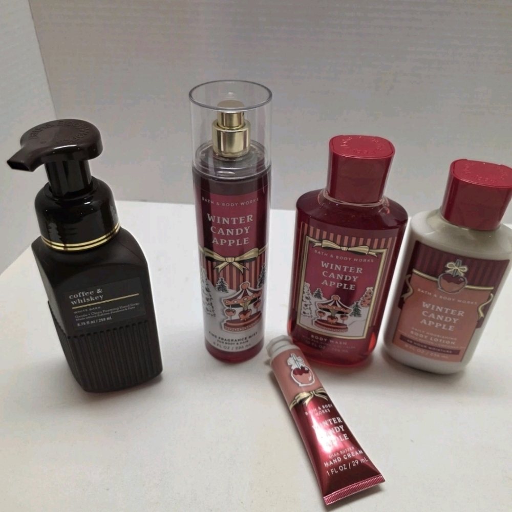 Bath & Body Works Winter Candy Apple 2025 Holiday Gift Set With Bonus Hand Soap
